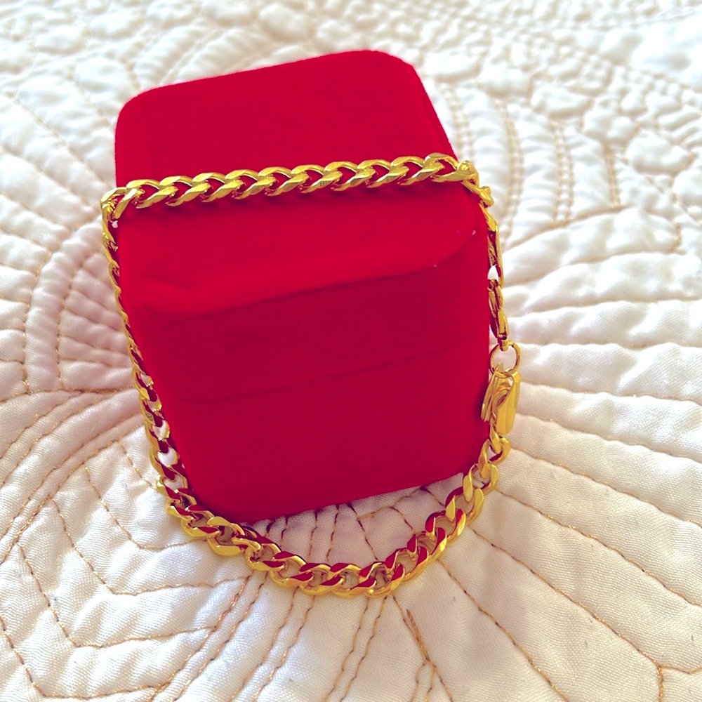 Vintage Electropolished  Cuban links Chain Bracelet, gold plated.